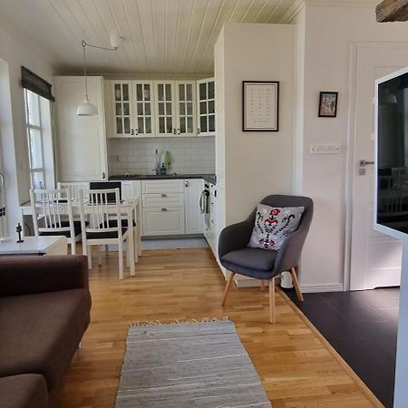 Mysig Stuga Med Sjoetomt, Naera Jaervsoebacken Kültér fotó