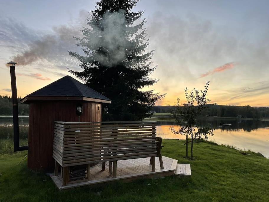 Mysig Stuga Med Sjoetomt, Naera Jaervsoebacken Kültér fotó