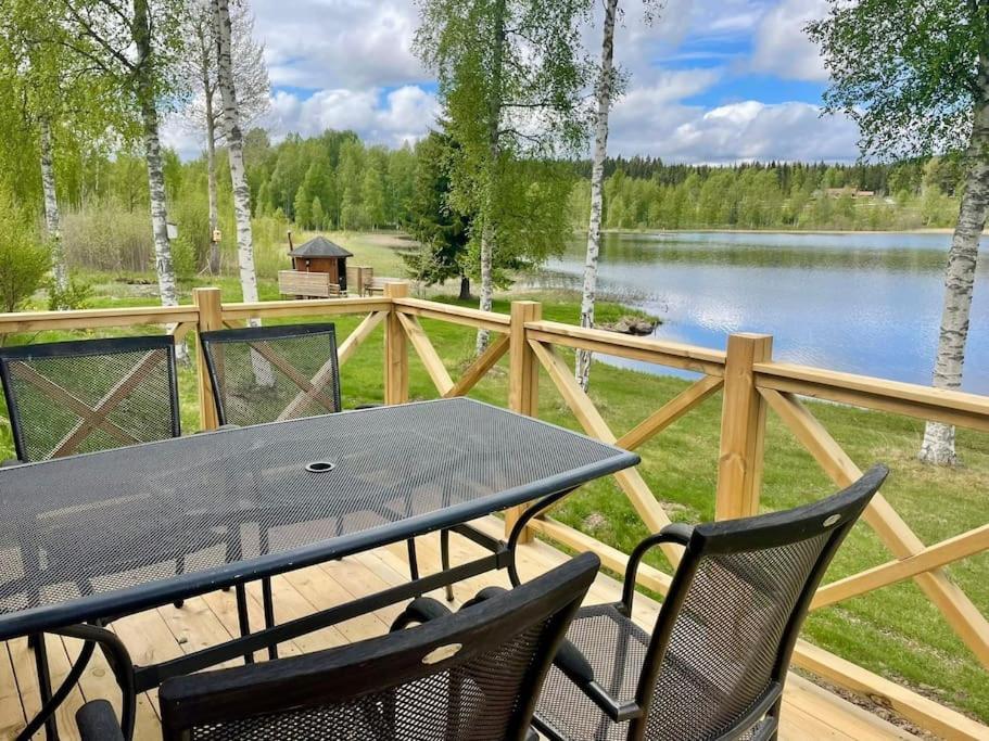 Mysig Stuga Med Sjoetomt, Naera Jaervsoebacken Kültér fotó