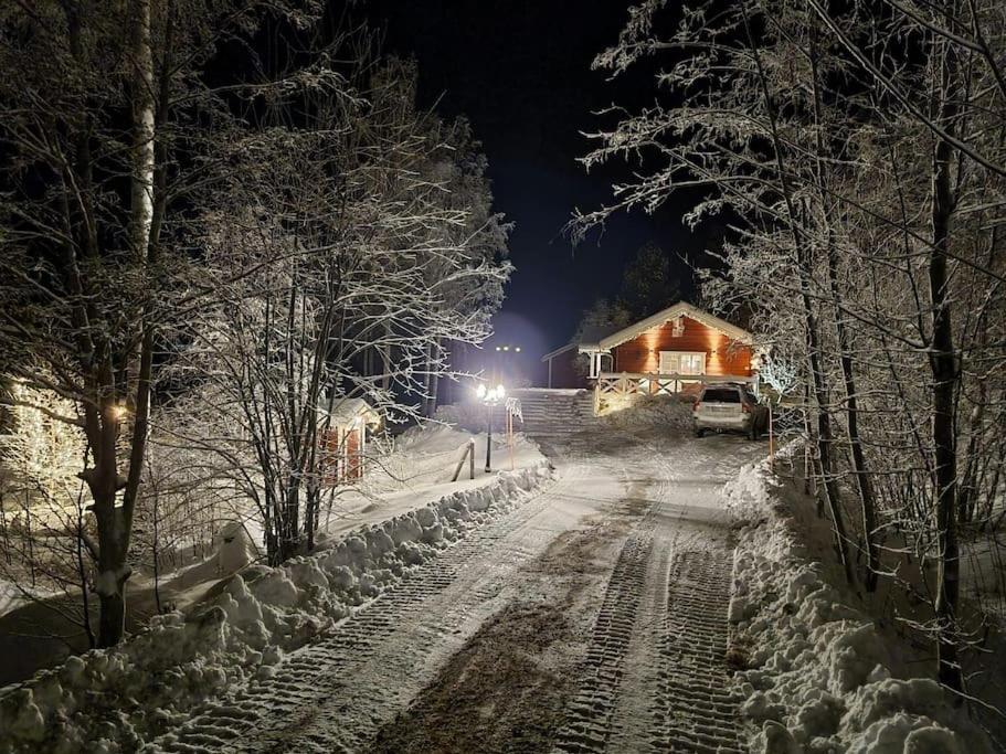 Mysig Stuga Med Sjoetomt, Naera Jaervsoebacken Kültér fotó