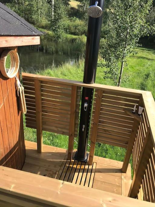 Mysig Stuga Med Sjoetomt, Naera Jaervsoebacken Kültér fotó