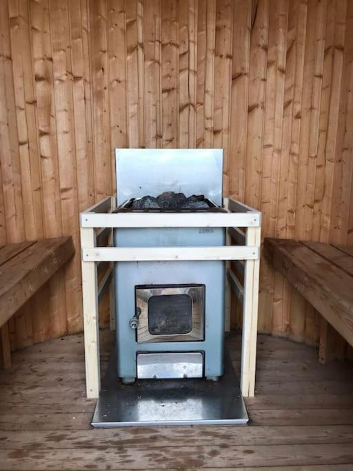 Mysig Stuga Med Sjoetomt, Naera Jaervsoebacken Kültér fotó