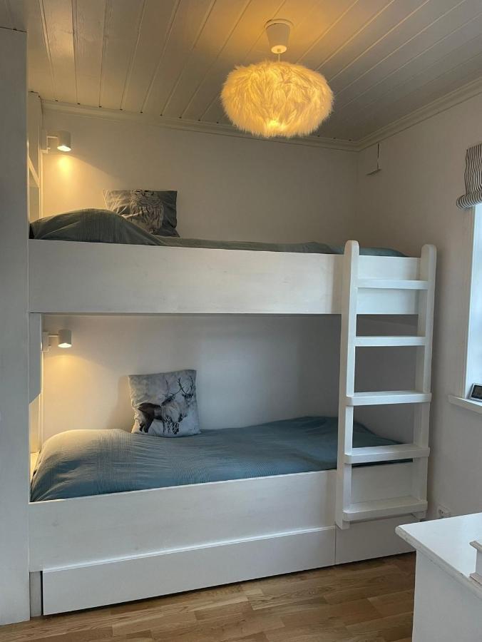 Mysig Stuga Med Sjoetomt, Naera Jaervsoebacken Kültér fotó